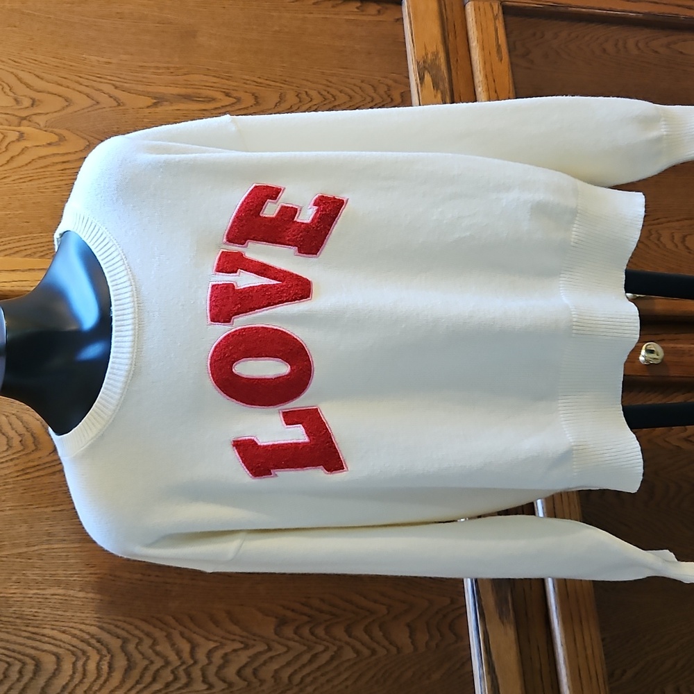 32 DEGREES Cream Sweater with Red 'LOVE' Design - M